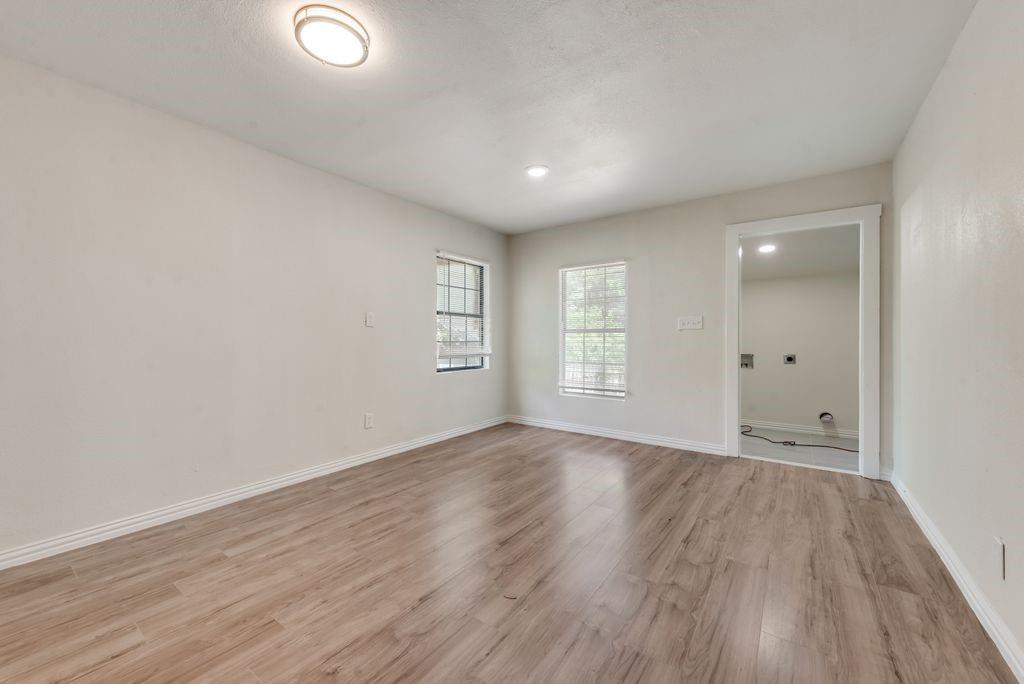 2704 Rosen Avenue Fort Worth, TX 76164 - Photo 5 of 17