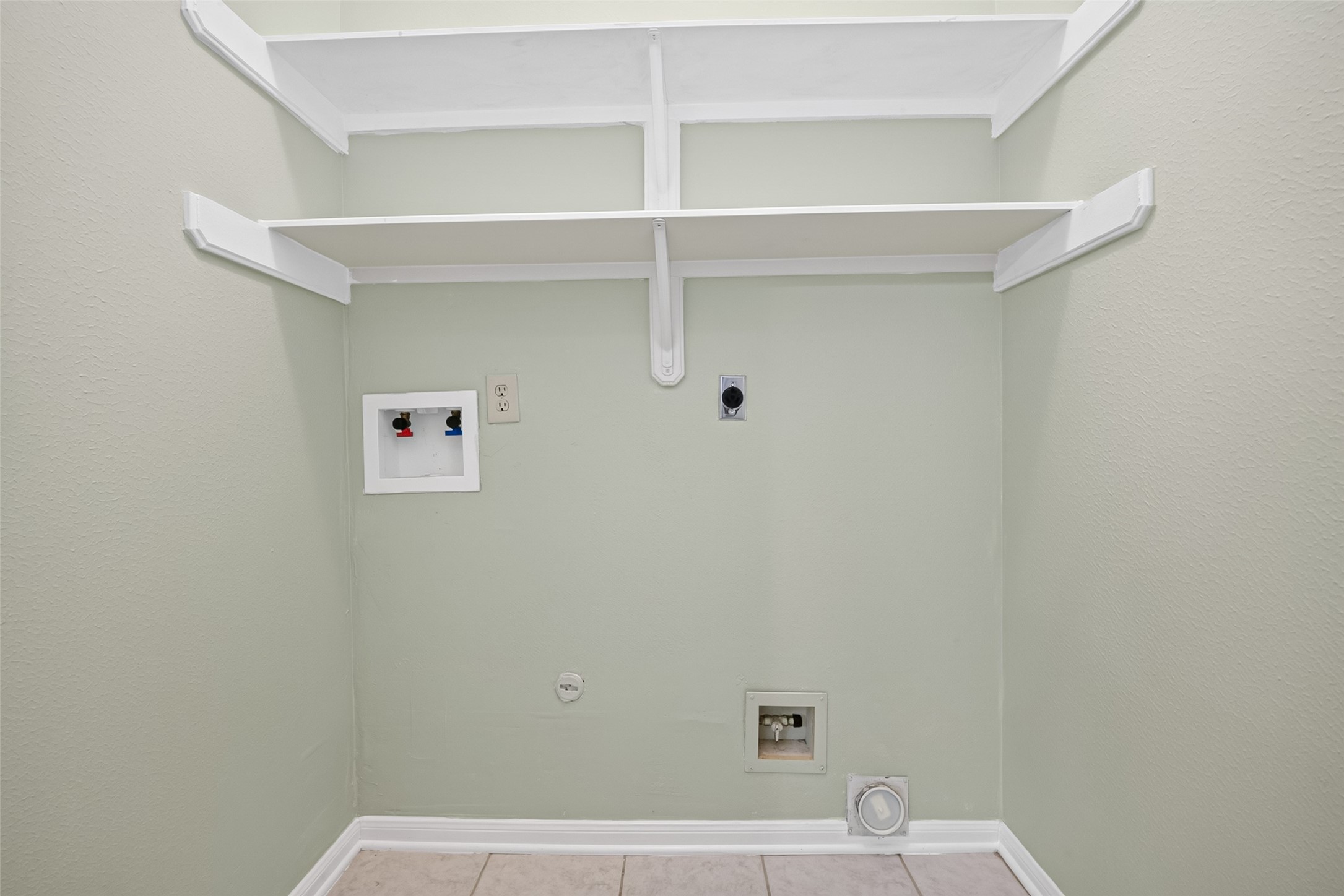 1430 Mabry Mill Road Houston, TX 77062 - Photo 34 of 39 Laundry