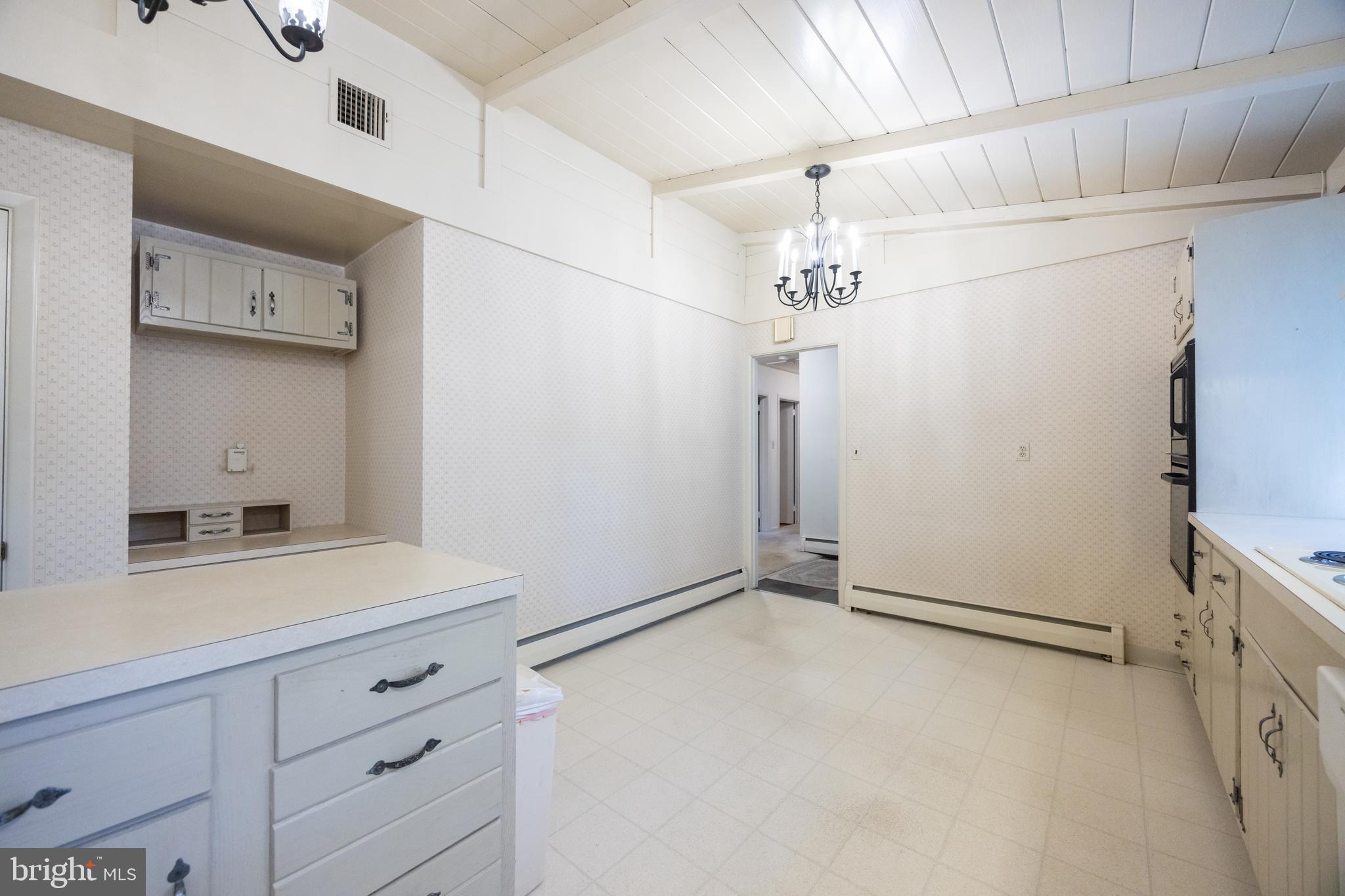 207 Vincent Road Paoli, PA 19301 - Photo 10 of 38 Gallery Image 10