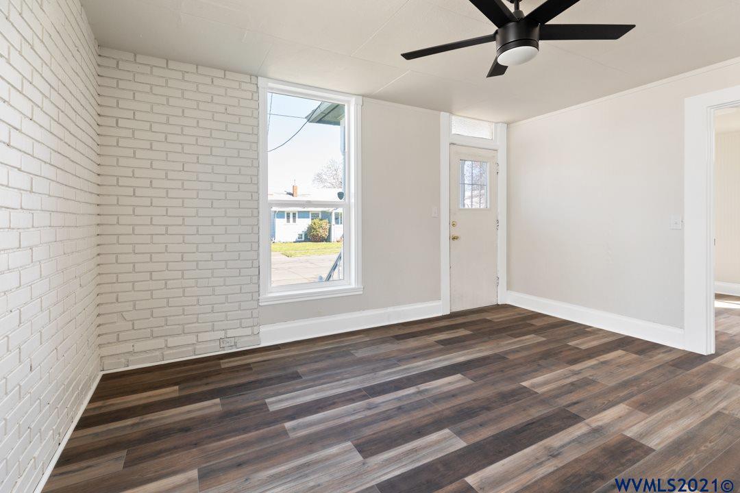 712 Southeast 3rd Avenue Albany, OR 97321 - Photo 4 of 29