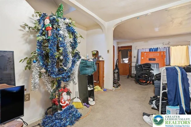 a group of chairs sitting in a kitchen