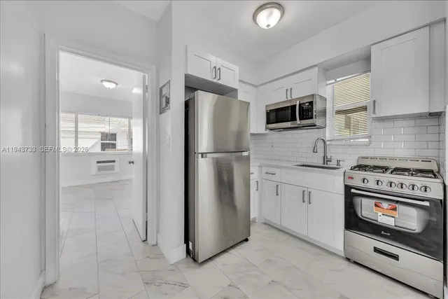 $1,800 | 1839 Funston Street, Unit 5, Hollywood, FL 33020