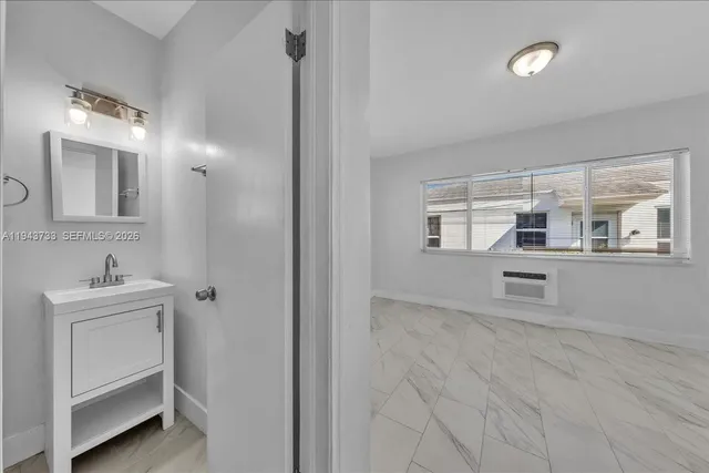 $1,800 | 1839 Funston Street, Unit 5, Hollywood, FL 33020
