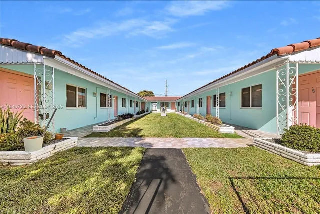 $1,800 | 1839 Funston Street, Unit 5, Hollywood, FL 33020