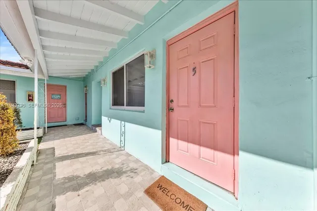 $1,800 | 1839 Funston Street, Unit 5, Hollywood, FL 33020