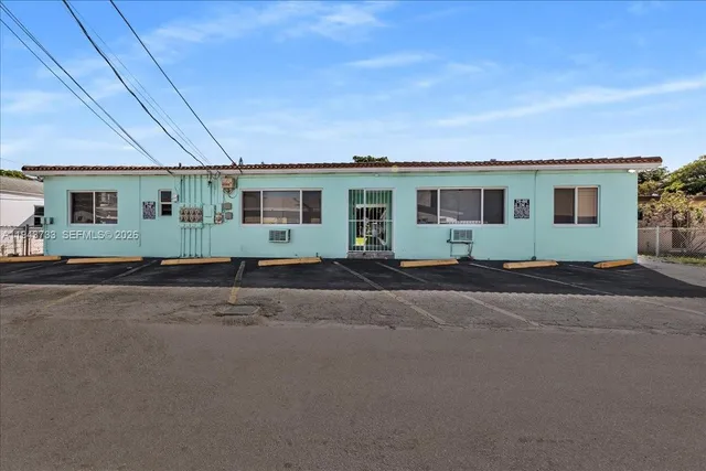 $1,800 | 1839 Funston Street, Unit 5, Hollywood, FL 33020