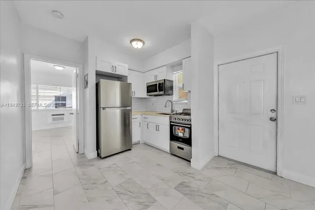 $1,800 | 1839 Funston Street, Unit 5, Hollywood, FL 33020