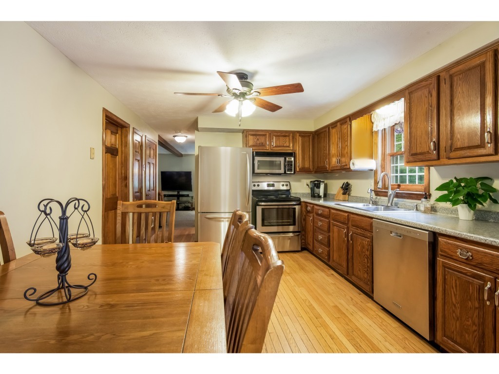 7 Raelynn Drive Derry, NH 03038 - Photo 4 of 29 Gallery Image 4