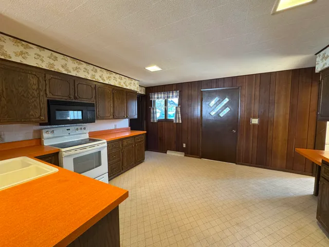 $199,000 | 452 Mill Street, Manawa, WI 54949