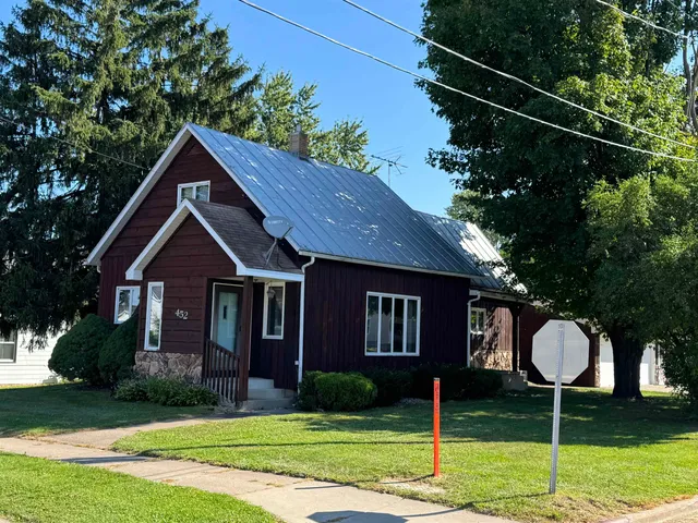 $199,000 | 452 Mill Street, Manawa, WI 54949