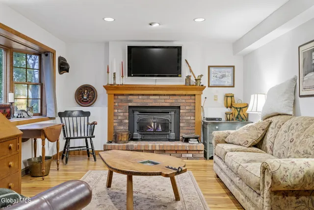 $599,900 | 6 Arbor Drive, Glens Falls, NY 12801