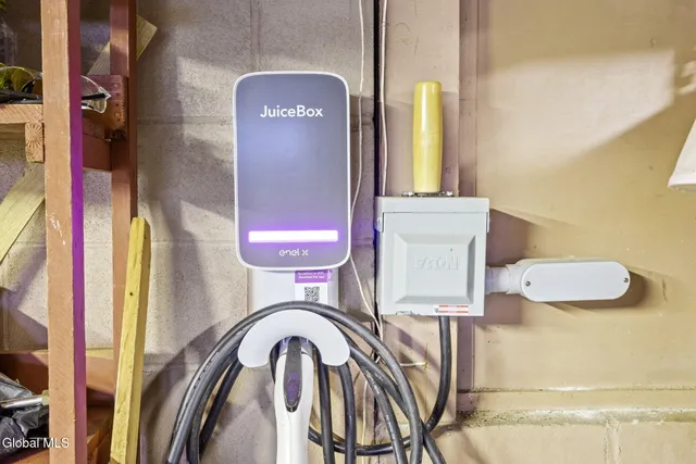 $635,000 | 6 Arbor Drive, Glens Falls, NY 12801