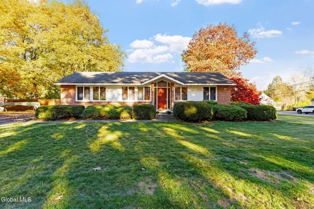 $599,900 | 6 Arbor Drive, Glens Falls, NY 12801