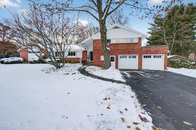 $599,900 | 6 Arbor Drive, Glens Falls, NY 12801