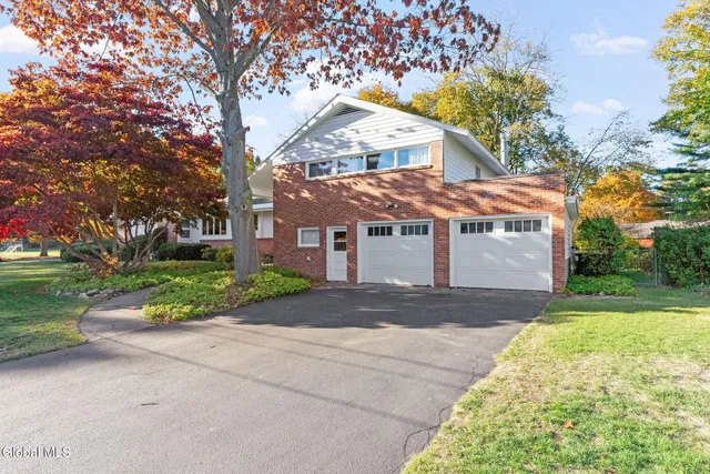 $635,000 | 6 Arbor Drive, Glens Falls, NY 12801