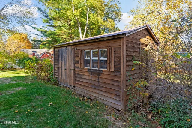 $635,000 | 6 Arbor Drive, Glens Falls, NY 12801