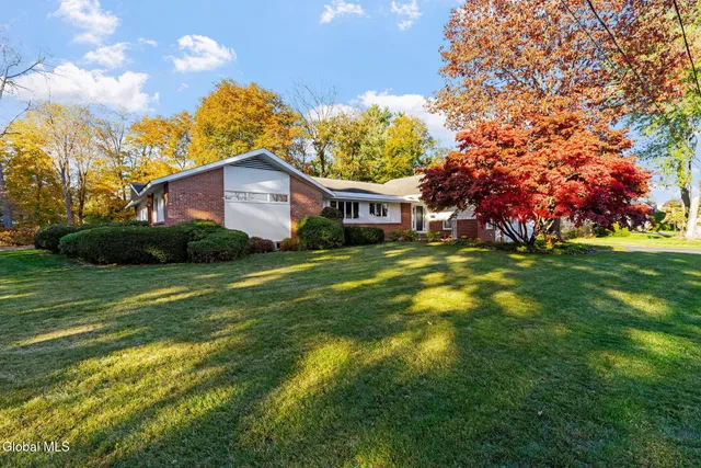 $599,900 | 6 Arbor Drive, Glens Falls, NY 12801