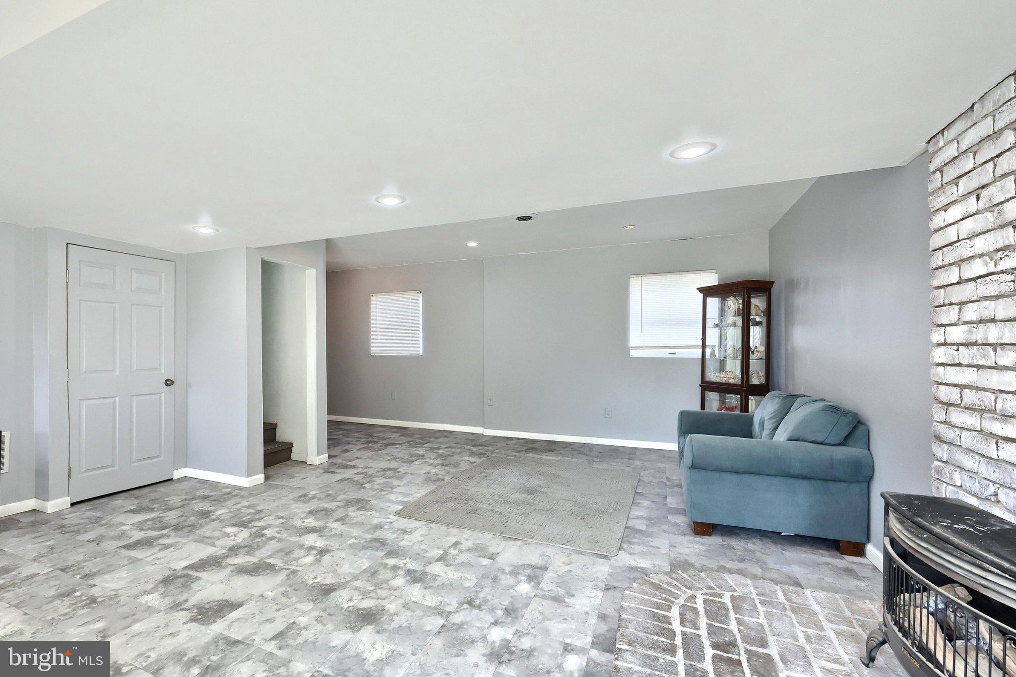 3116 Grandview Road Hanover, PA 17331 - Photo 23 of 35 Spacious, versatile living area awaits.
