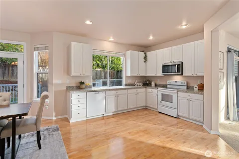 $860,000 | 5036 Northeast 4th Place, Renton, WA 98059