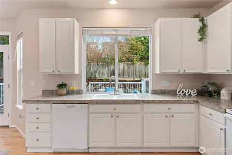 $860,000 | 5036 Northeast 4th Place, Renton, WA 98059