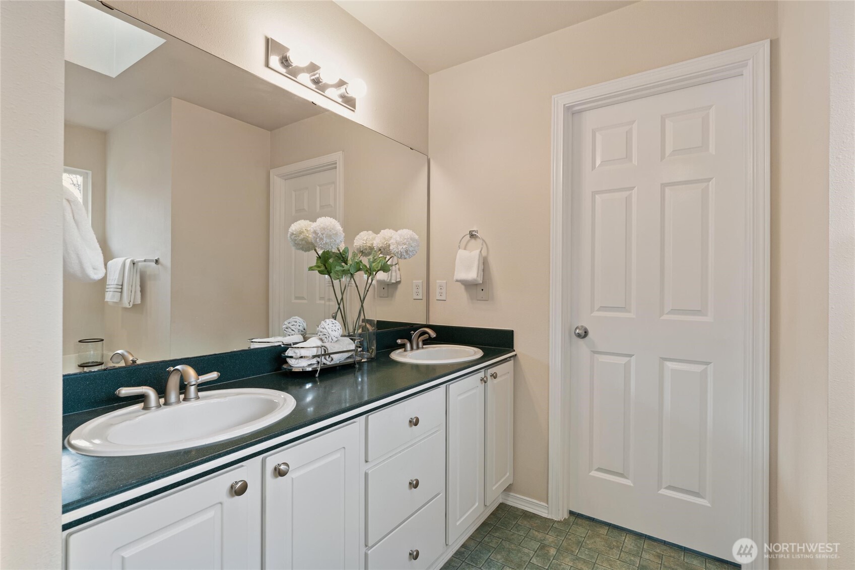 5036 Northeast 4th Place Renton, WA 98059 - Photo 20 of 35