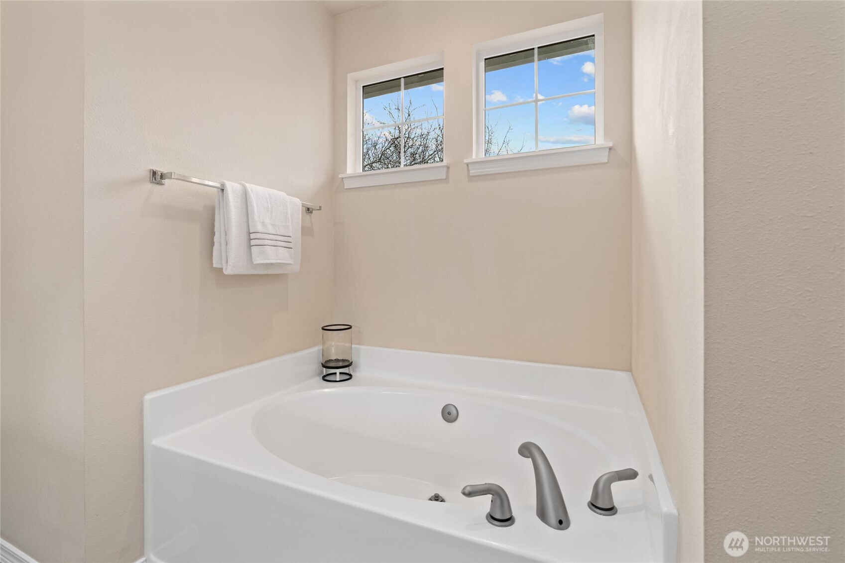 5036 Northeast 4th Place Renton, WA 98059 - Photo 21 of 35