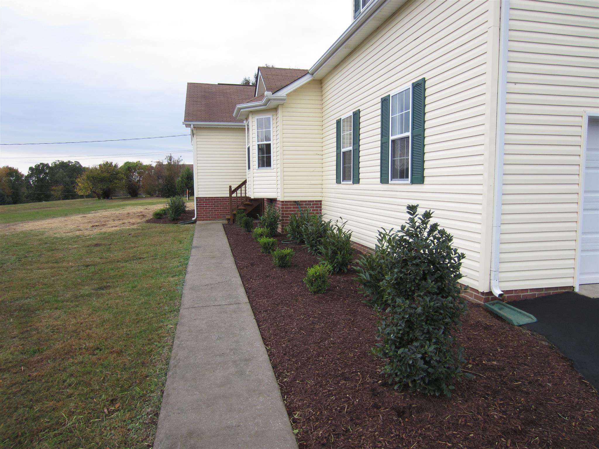 206 Bettis Road Lebanon, TN 37090 - Photo 3 of 21 a front view of a house with garden