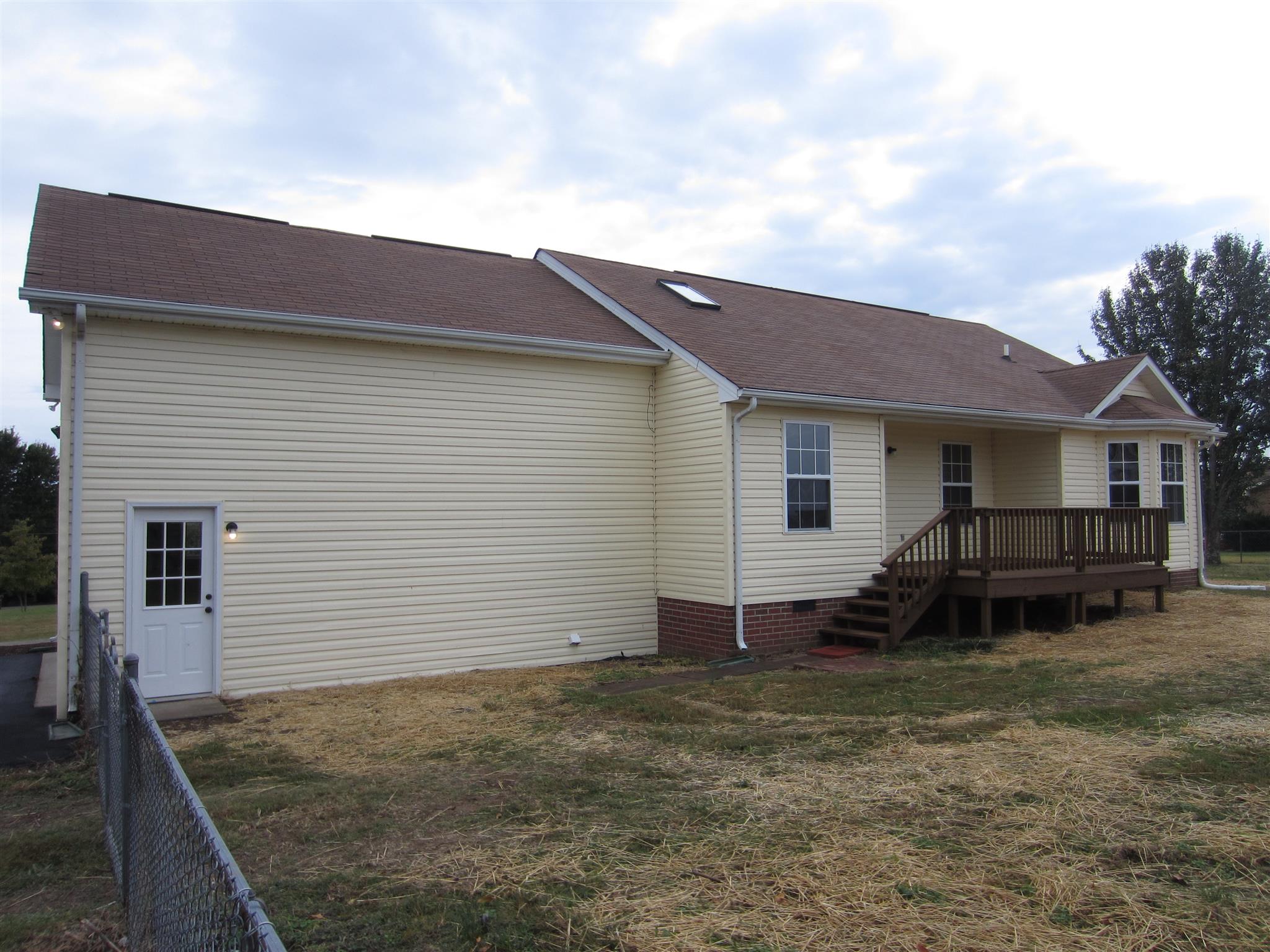 206 Bettis Road Lebanon, TN 37090 - Photo 5 of 21 a backyard of a house