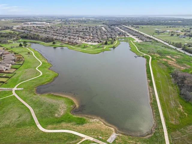 a view of a tennis court