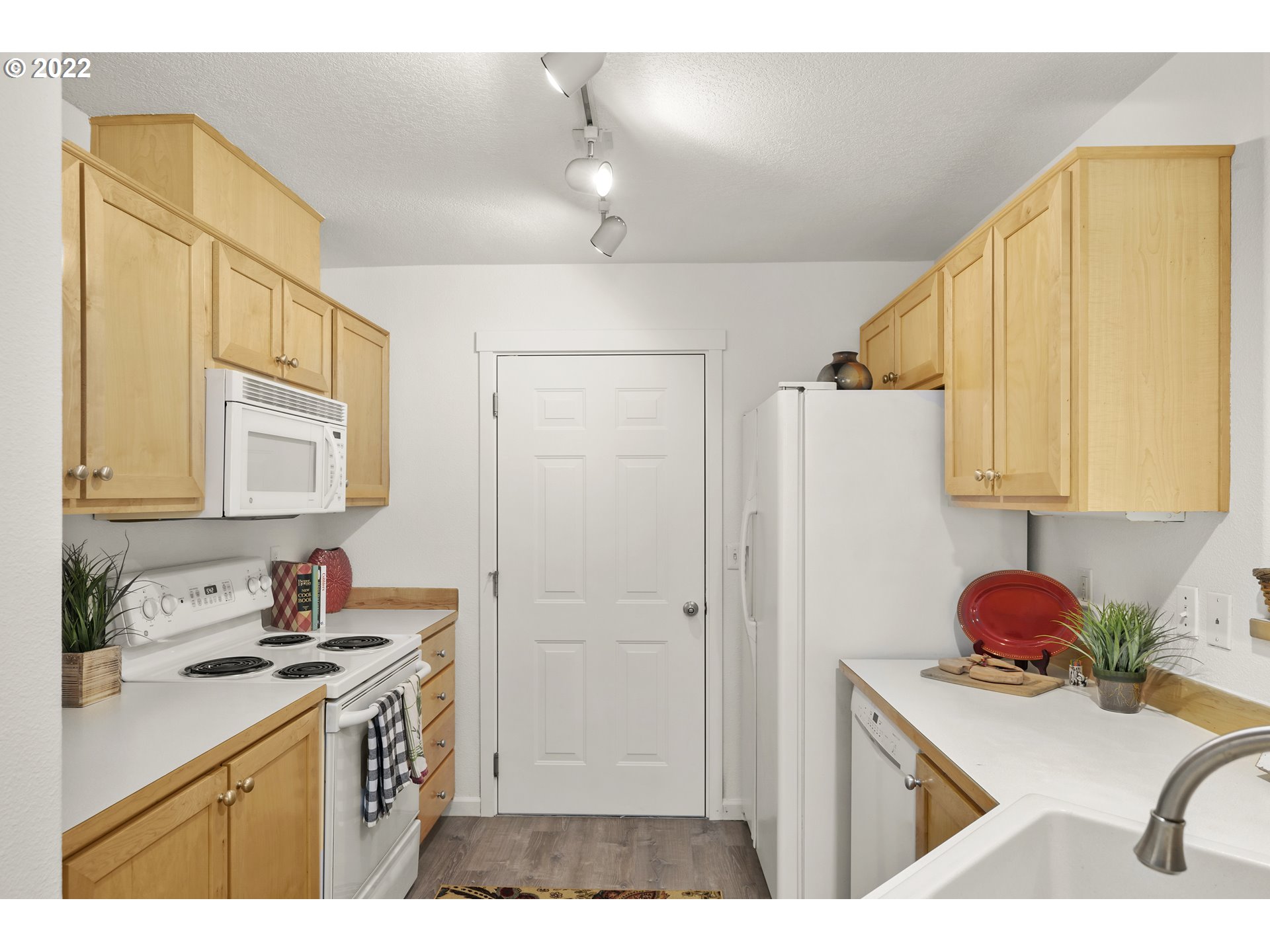 14675 Southwest Beard Road, Unit 101 Beaverton, OR 97007 - Photo 9 of 19 Gallery Image 9