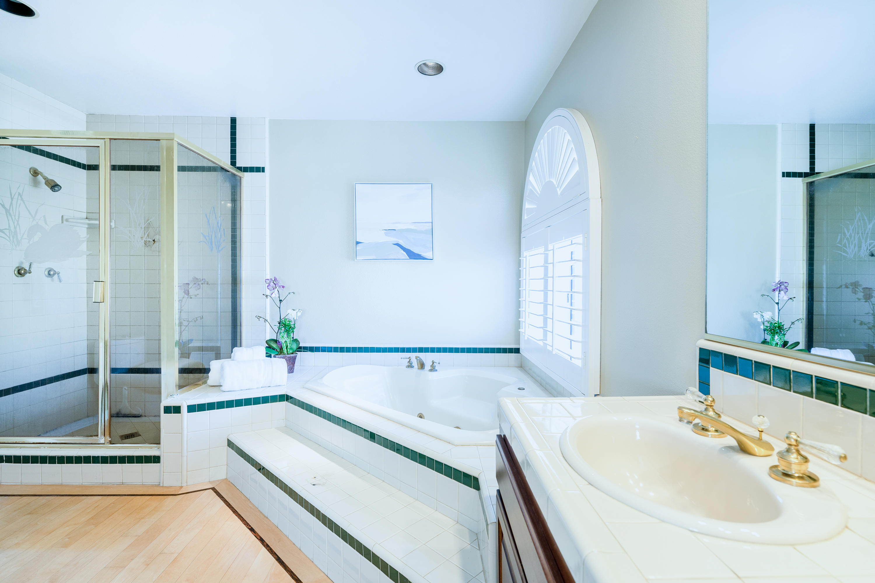 2993 Ditch Road Simi Valley, CA 93065 - Photo 21 of 43 Owner's Bath