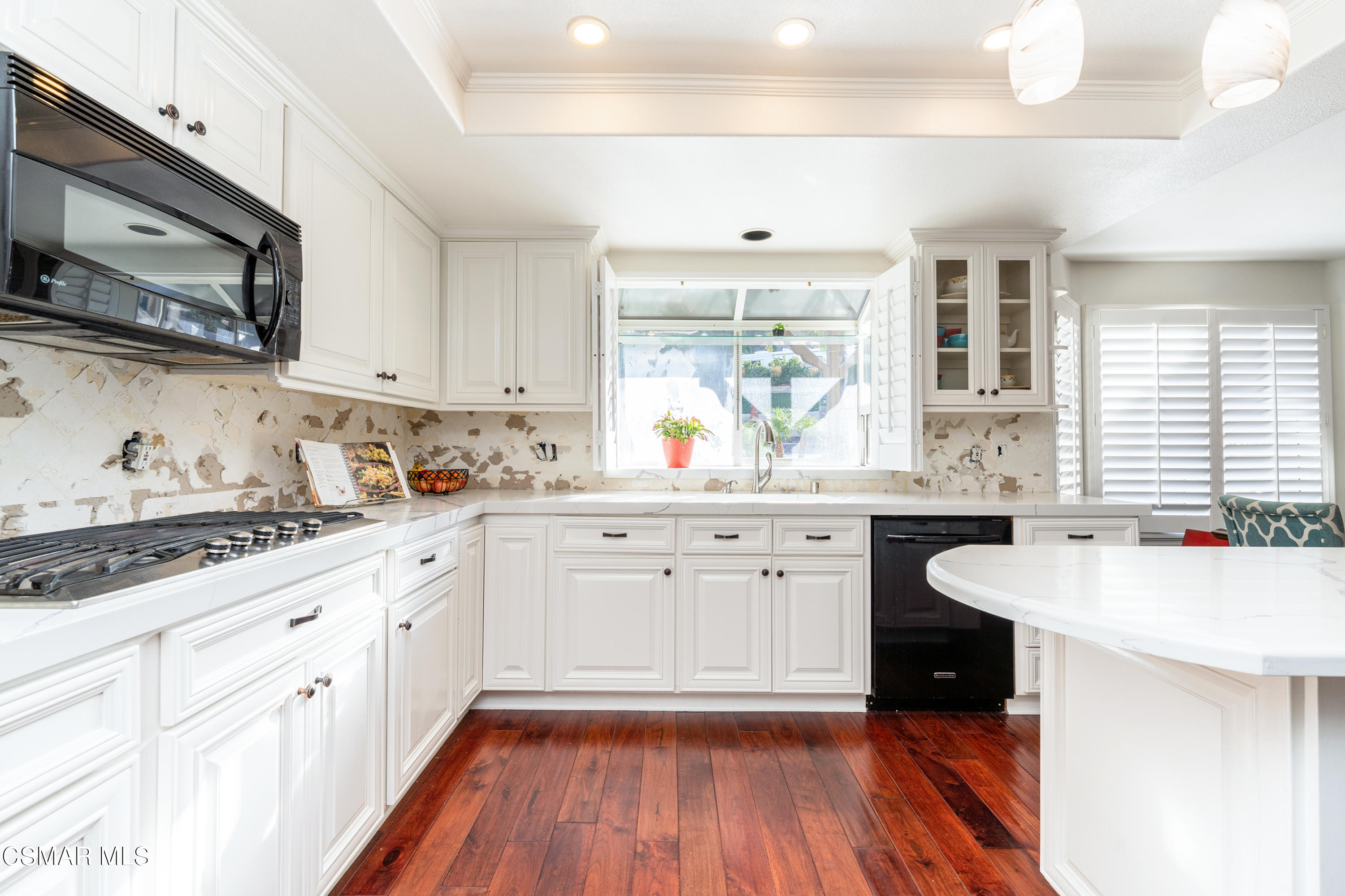 2993 Ditch Road Simi Valley, CA 93065 - Photo 9 of 43 Kitchen
