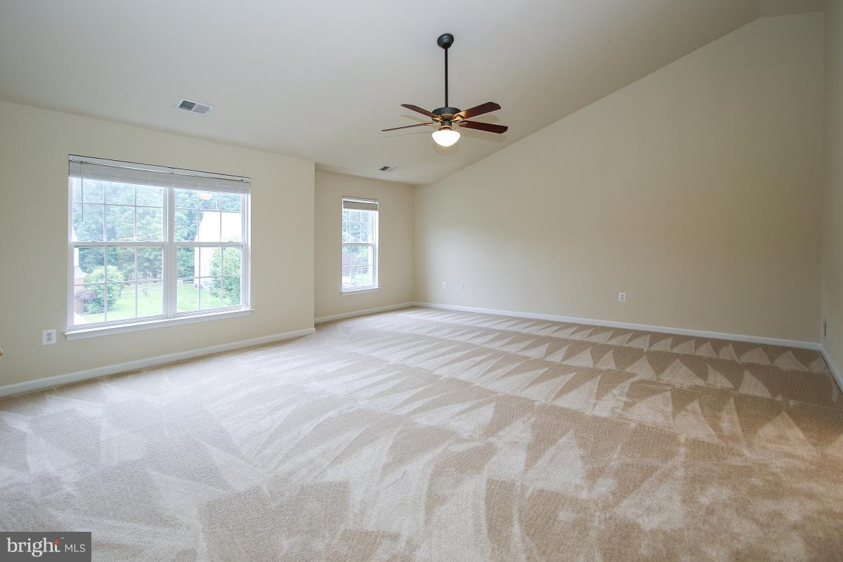 25824 Spring Farm Circle Chantilly, VA 20152 - Photo 16 of 30 Master bedroom