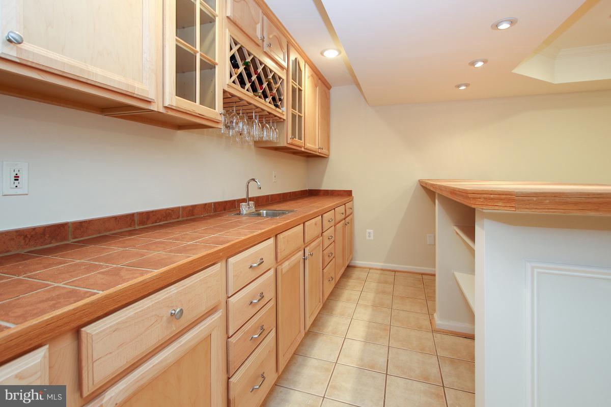 25824 Spring Farm Circle Chantilly, VA 20152 - Photo 23 of 30 Wet bar in basement