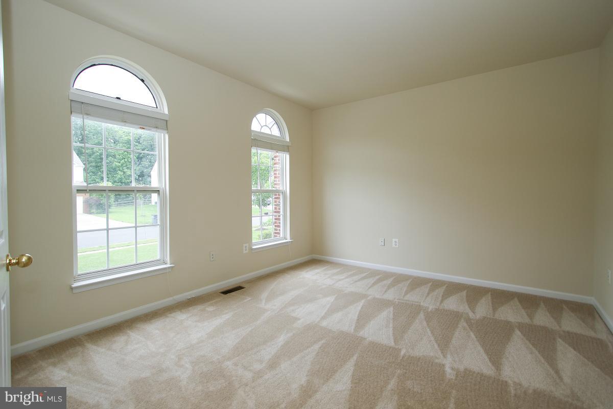 25824 Spring Farm Circle Chantilly, VA 20152 - Photo 4 of 30 Den/Study/Library
