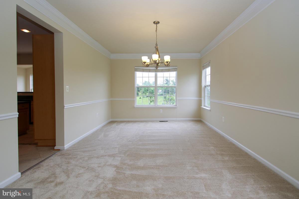 25824 Spring Farm Circle Chantilly, VA 20152 - Photo 6 of 30 Living room