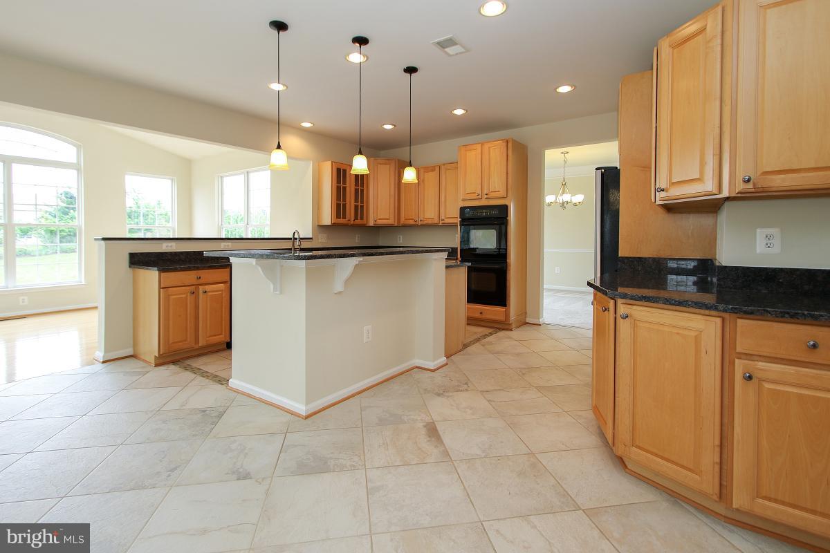 25824 Spring Farm Circle Chantilly, VA 20152 - Photo 7 of 30 Kitchen