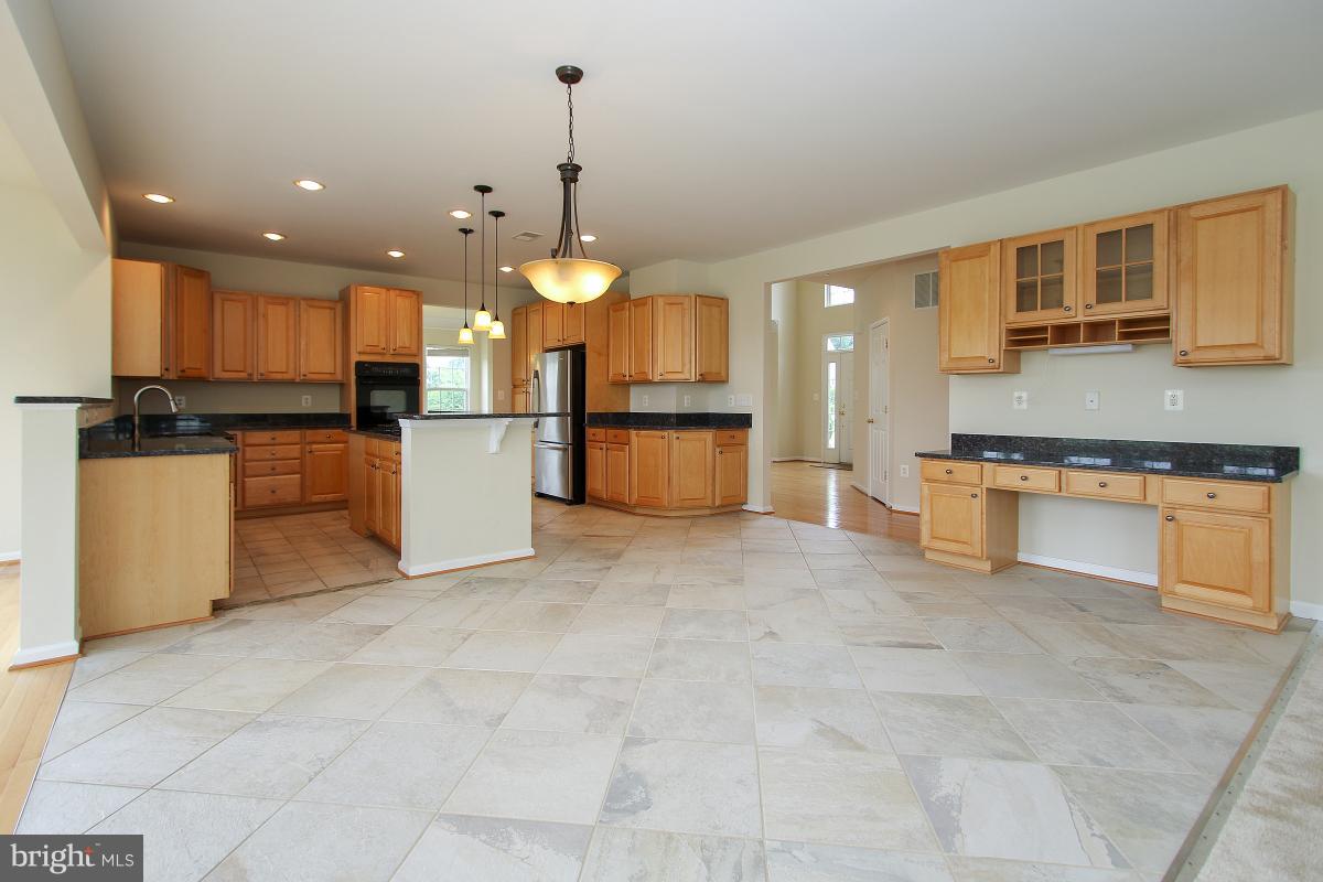25824 Spring Farm Circle Chantilly, VA 20152 - Photo 9 of 30 Kitchen