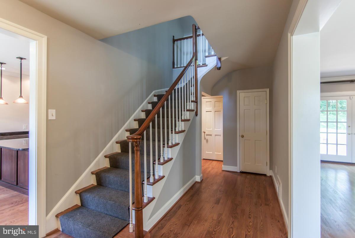 1906 Belle Haven Road Alexandria, VA 22307 - Photo 2 of 29 Interior (General)