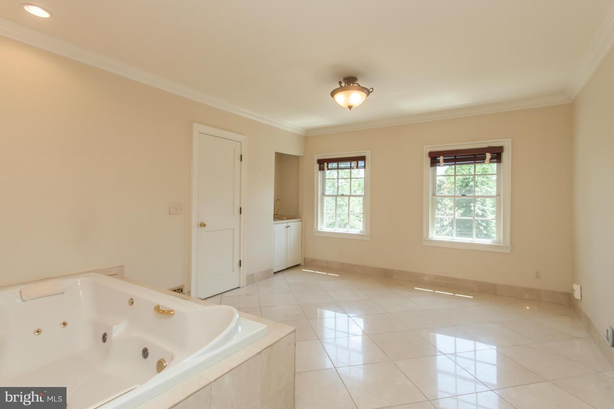 1906 Belle Haven Road Alexandria, VA 22307 - Photo 14 of 29 Bath (Master)