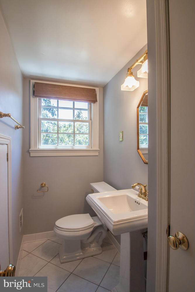 1906 Belle Haven Road Alexandria, VA 22307 - Photo 20 of 29 Bath (Master)