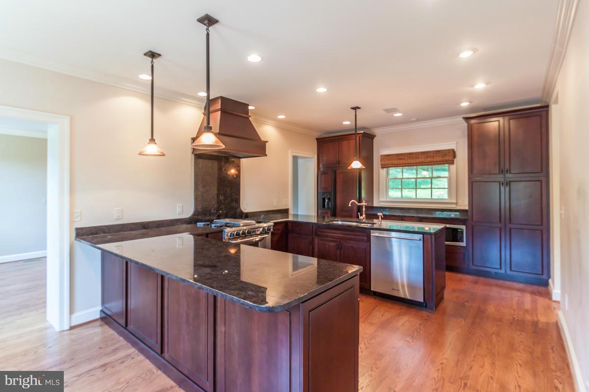 1906 Belle Haven Road Alexandria, VA 22307 - Photo 3 of 29 Kitchen