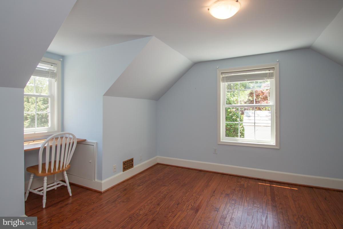 1906 Belle Haven Road Alexandria, VA 22307 - Photo 21 of 29 Bedroom