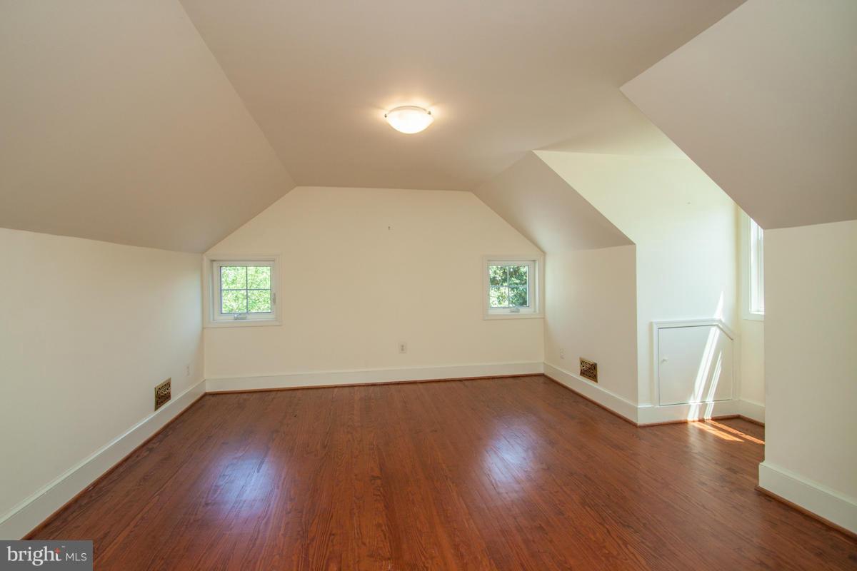1906 Belle Haven Road Alexandria, VA 22307 - Photo 23 of 29 Bedroom