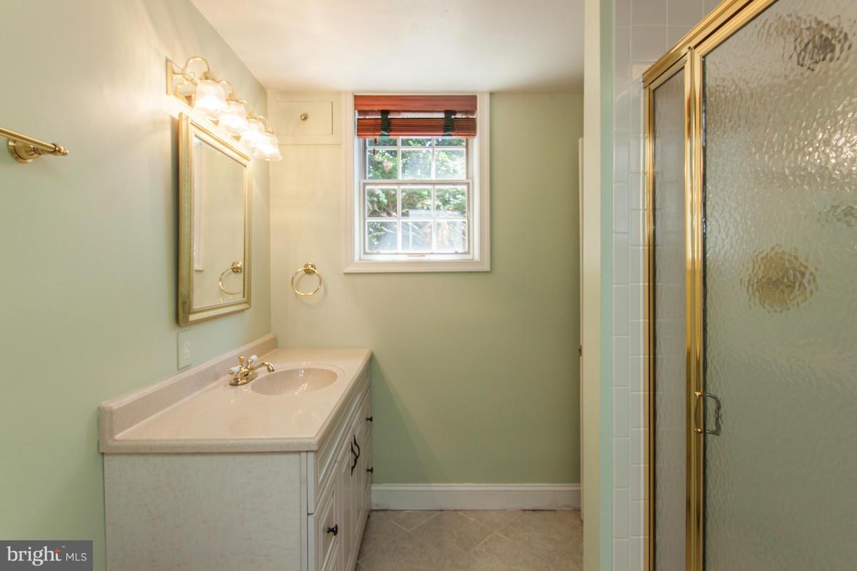 1906 Belle Haven Road Alexandria, VA 22307 - Photo 27 of 29 Bath