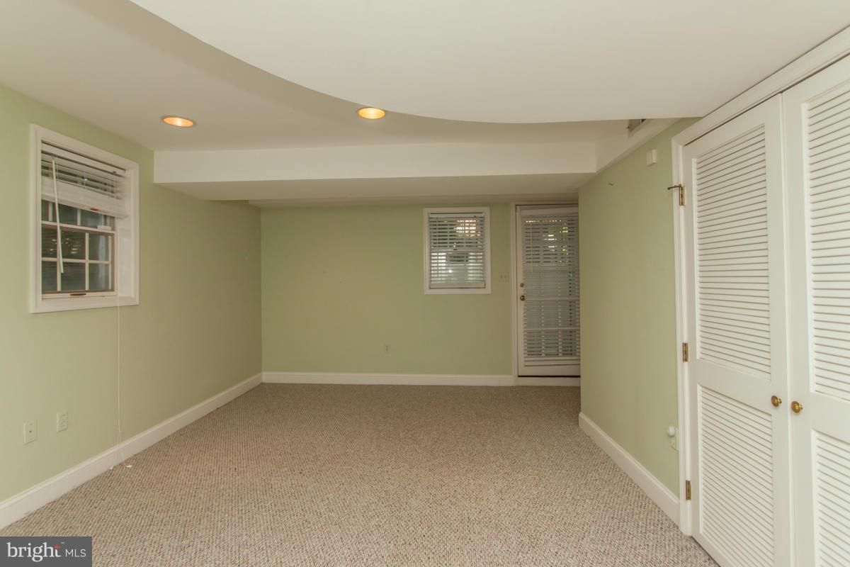 1906 Belle Haven Road Alexandria, VA 22307 - Photo 28 of 29 Bedroom