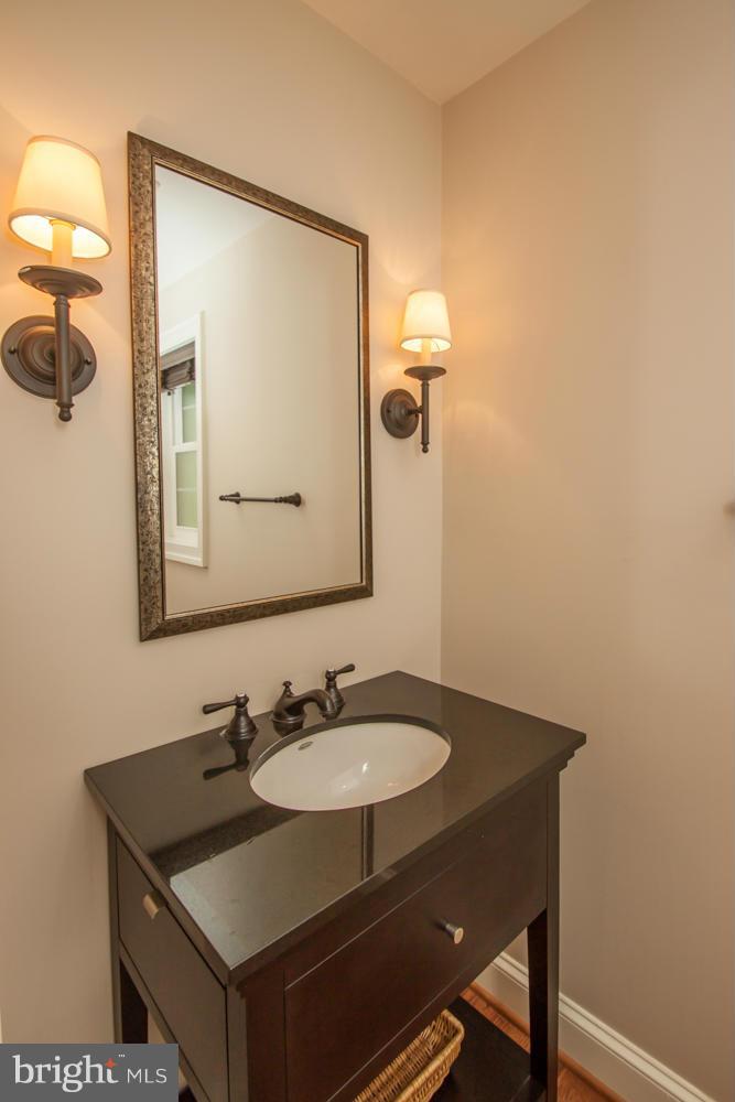 1906 Belle Haven Road Alexandria, VA 22307 - Photo 10 of 29 Bath