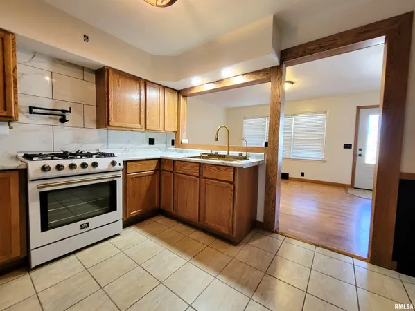 $169,000 | 1102 Coolidge Avenue, Pekin, IL 61554