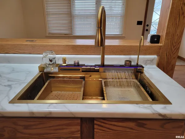 $169,000 | 1102 Coolidge Avenue, Pekin, IL 61554