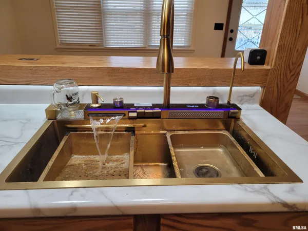 $169,000 | 1102 Coolidge Avenue, Pekin, IL 61554